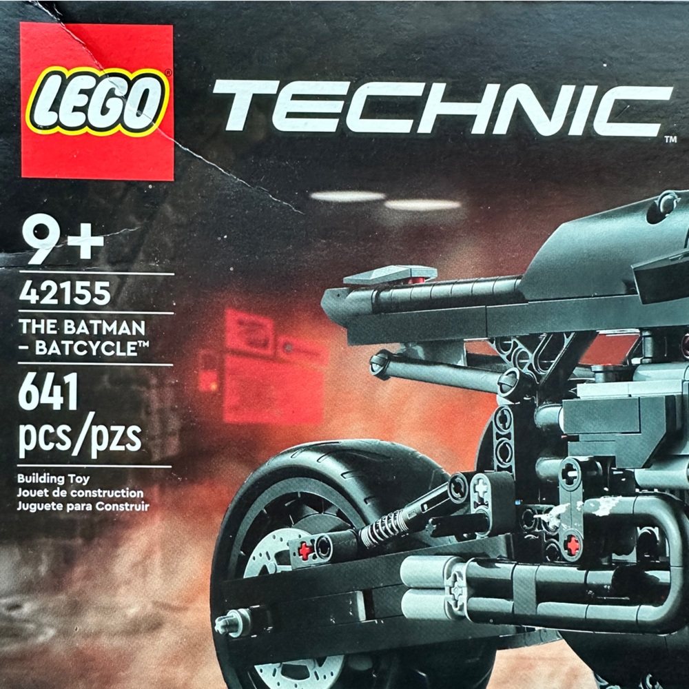 LEGO Technic The Batman Batcycle 42155 - Picture 2 of 10